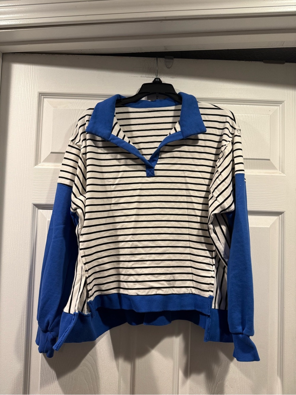 Striped Scoop Neck Pullover Sweater in Blue and White. Size medium